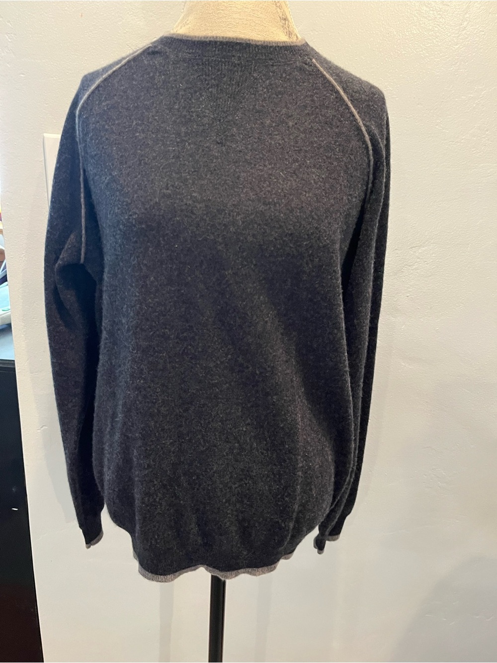 Hammacher Schlemmer Sweater Size L